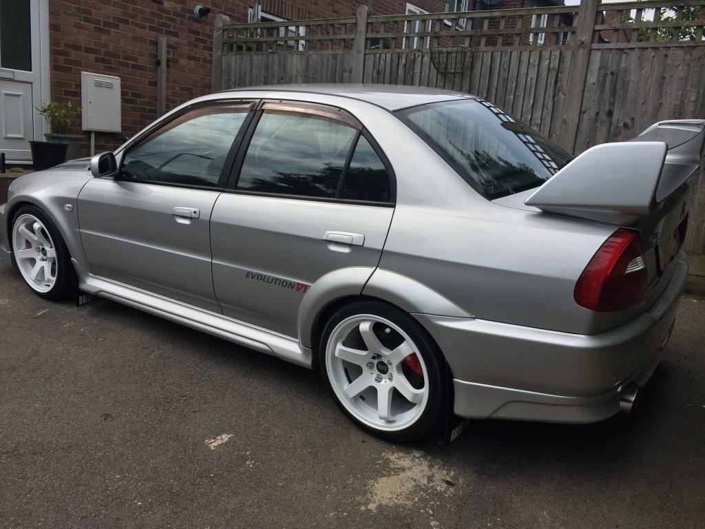 2005 Mitsubishi Lancer Evolution photo