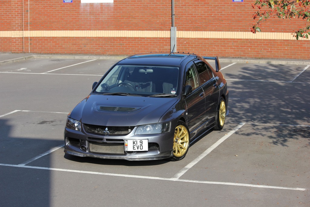 2004 Mitsubishi Lancer Evolution photo