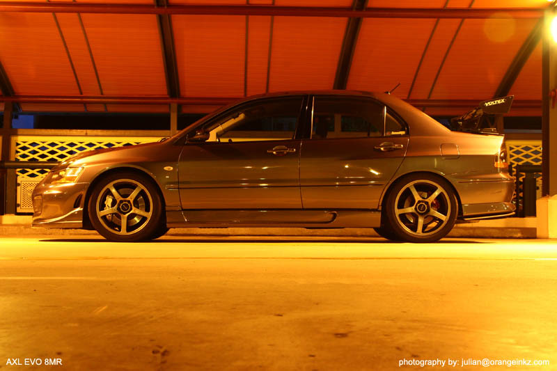 2003 Mitsubishi Lancer Evolution photo