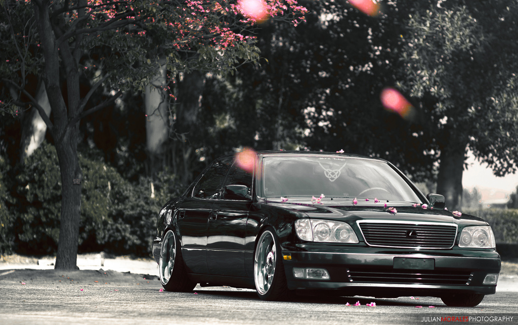 1999 Lexus LS 400 photo