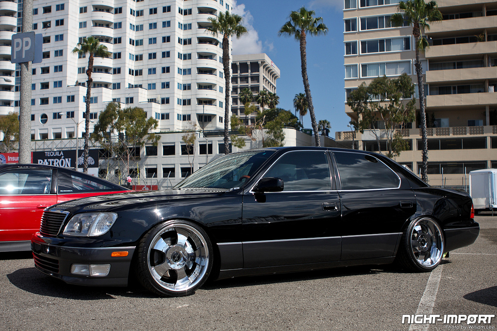 1999 Lexus LS 400 photo