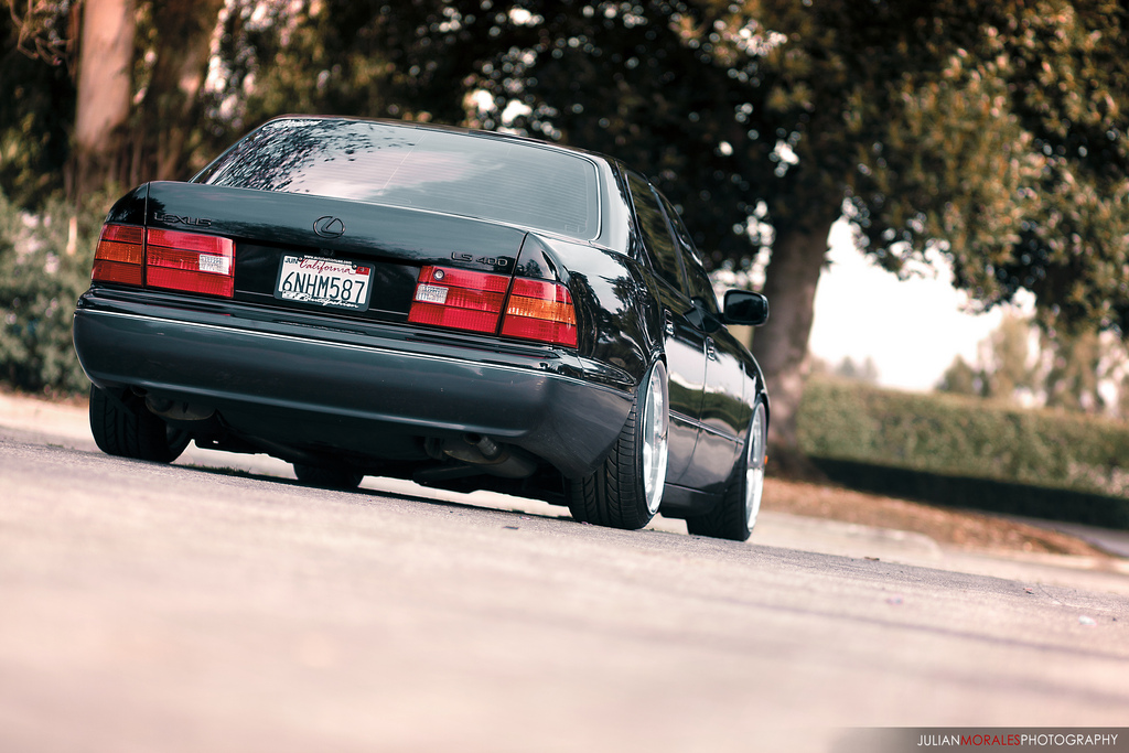 1999 Lexus LS 400 photo