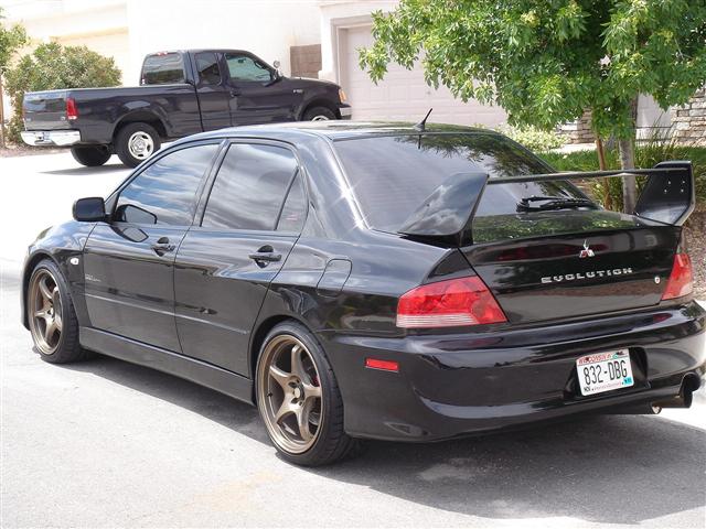 2005 Mitsubishi Lancer Evolution photo