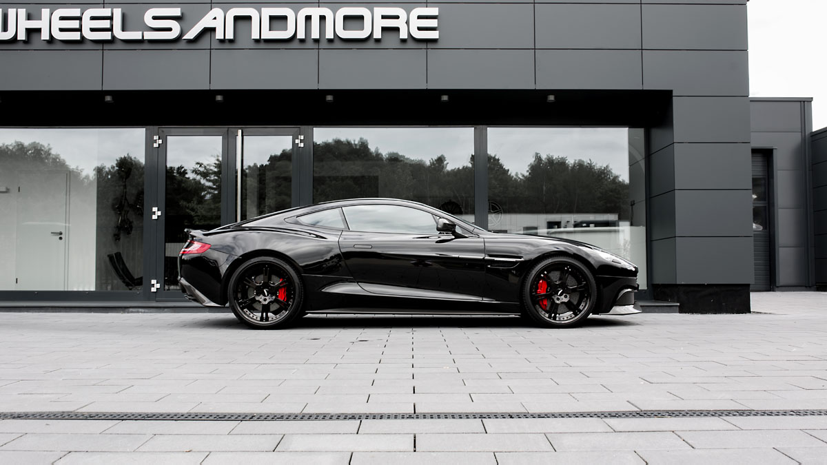 2016 Aston Martin Vanquish photo