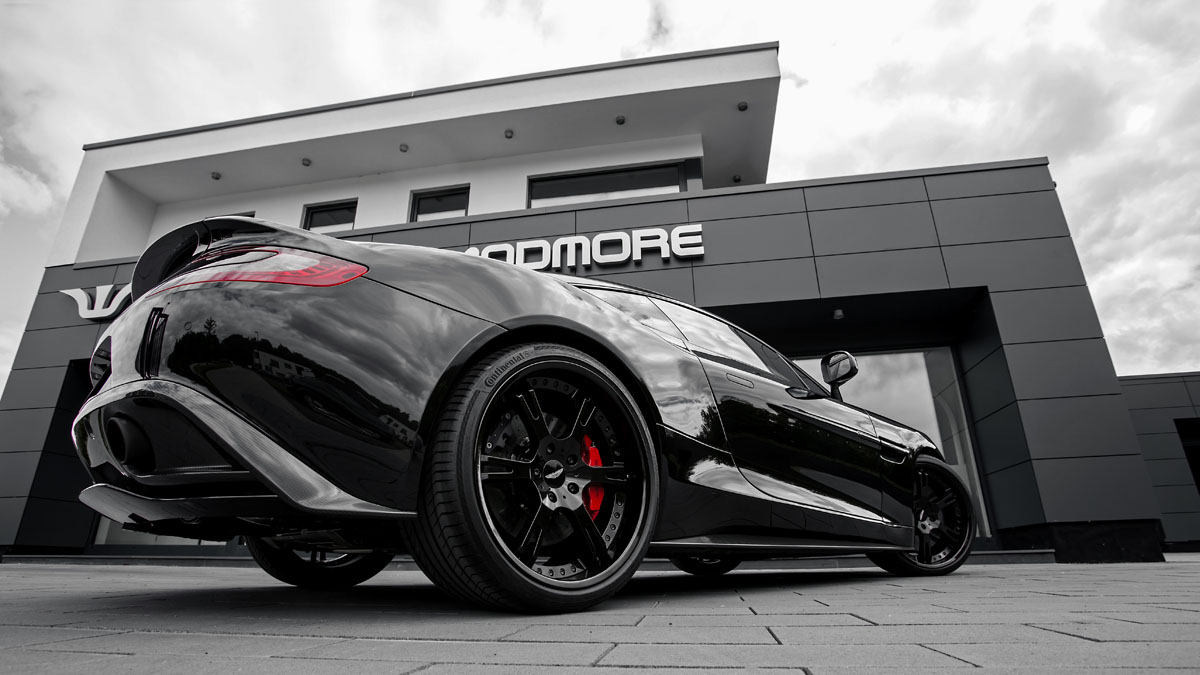 2016 Aston Martin Vanquish photo