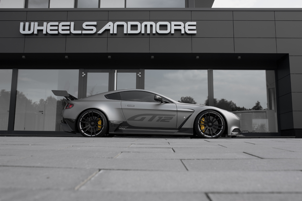 2013 Aston Martin V12 Vantage photo
