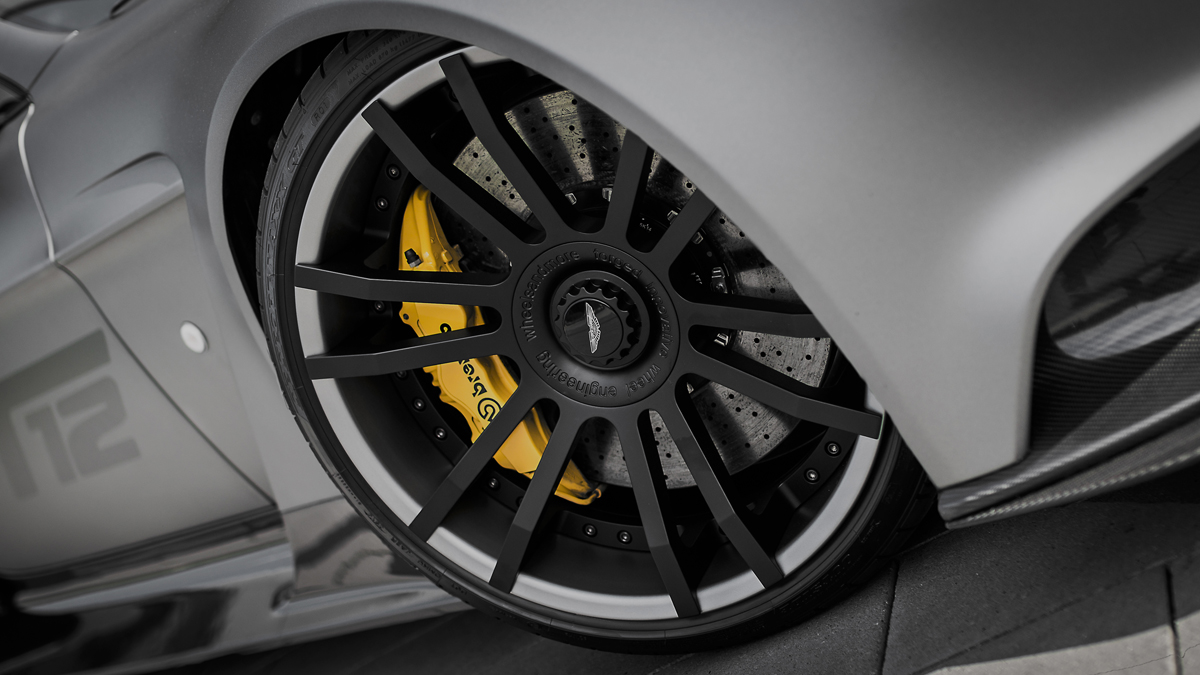2013 Aston Martin V12 Vantage photo