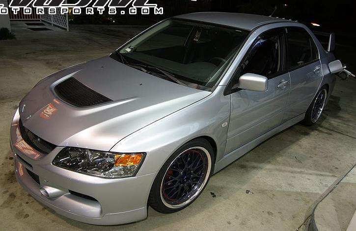 2004 Mitsubishi Lancer Evolution photo