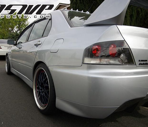 2004 Mitsubishi Lancer Evolution photo
