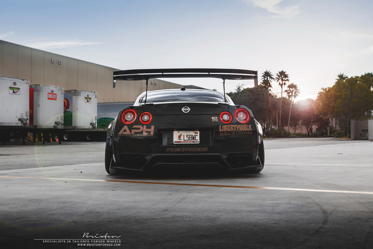 2016 Nissan GT-R photo