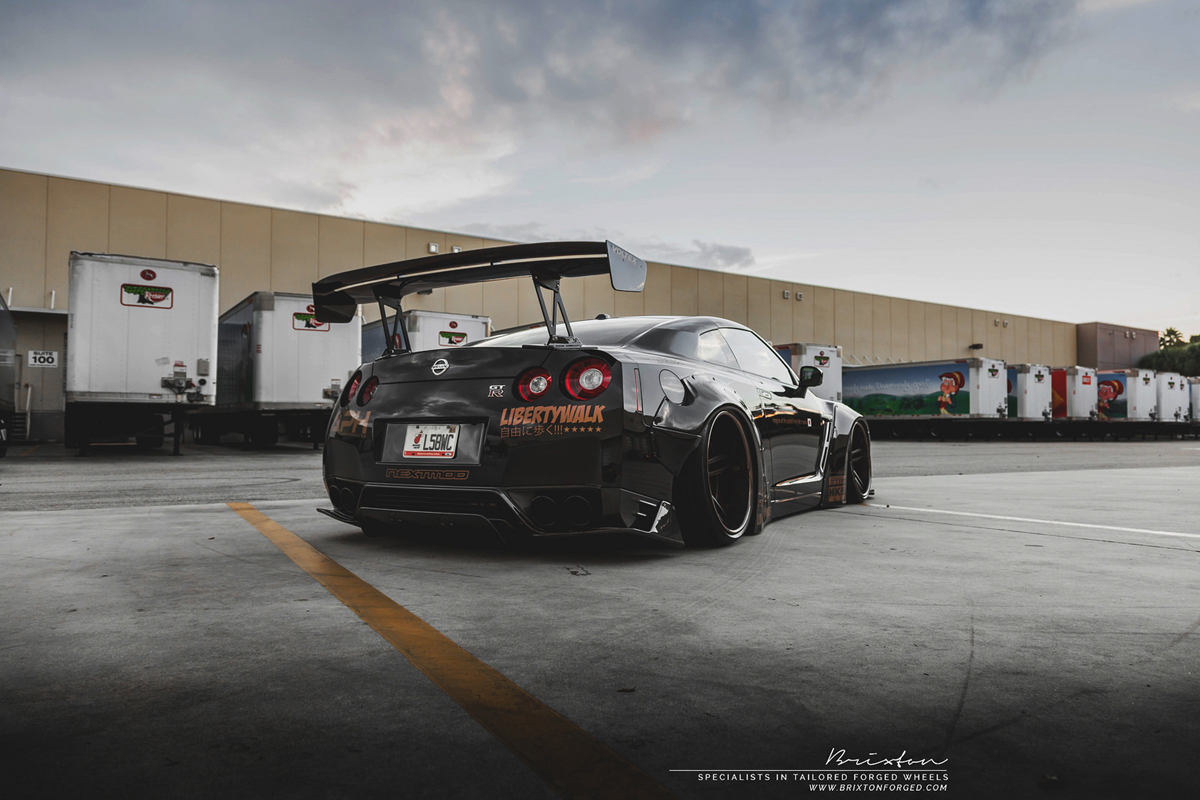 2016 Nissan GT-R photo