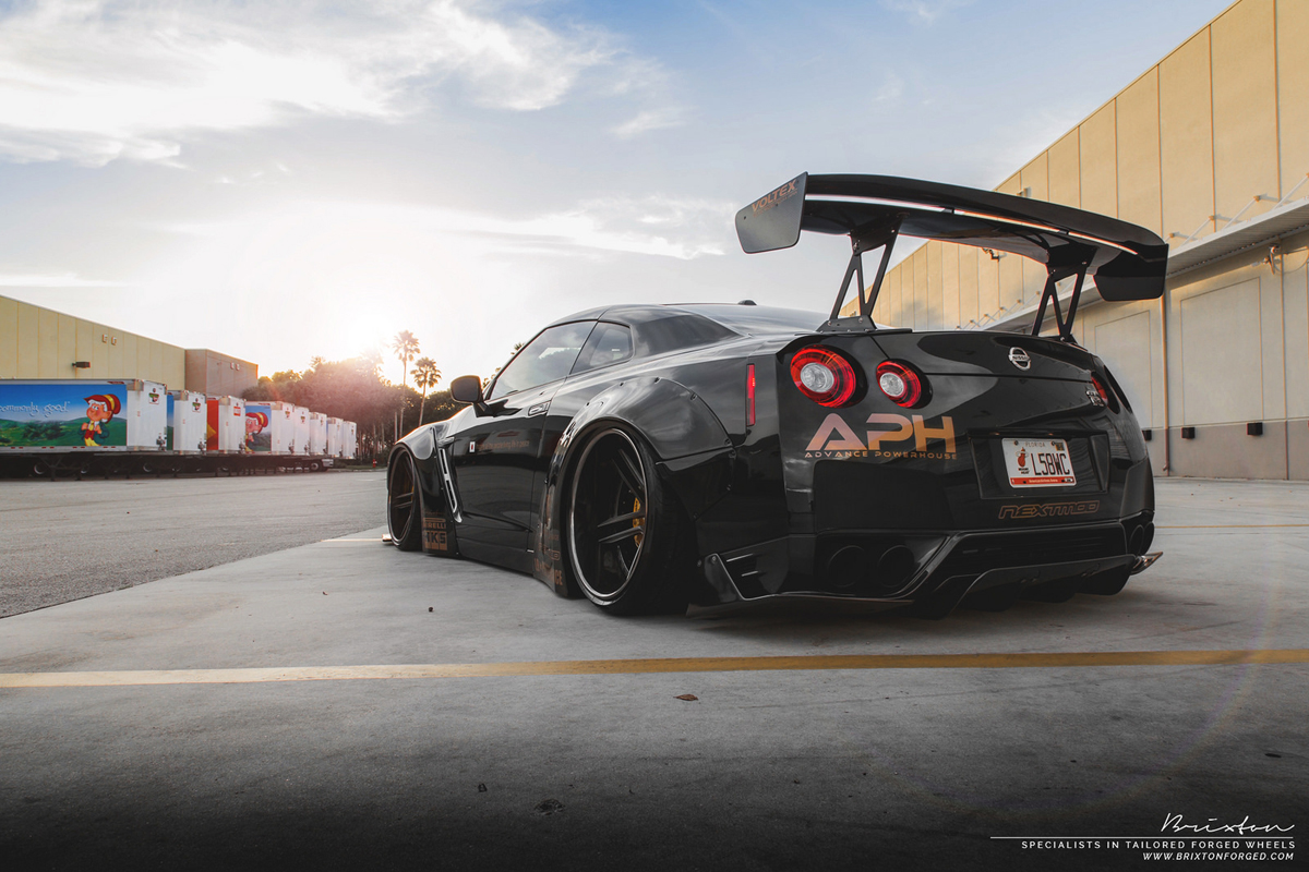 2016 Nissan GT-R photo