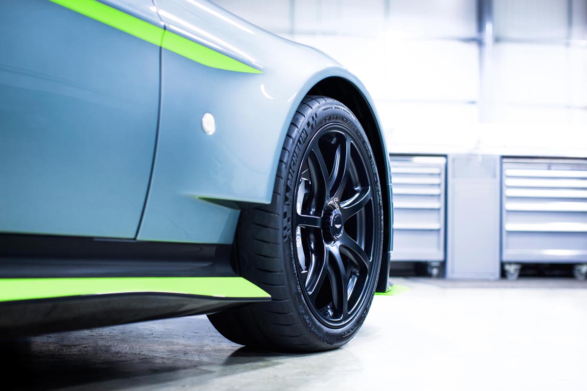 2016 Aston Martin Vantage GT photo
