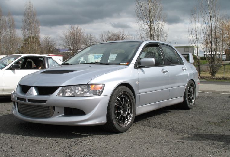 2005 Mitsubishi Lancer Evolution photo