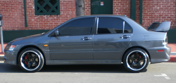 2005 Mitsubishi Lancer Evolution photo