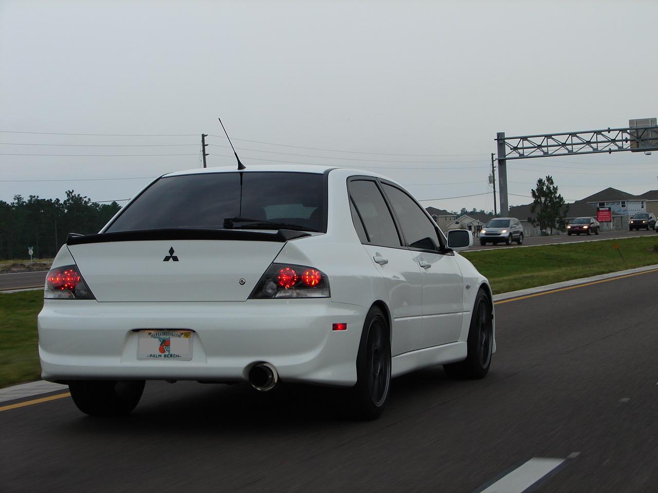 2003 Mitsubishi Lancer Evolution photo