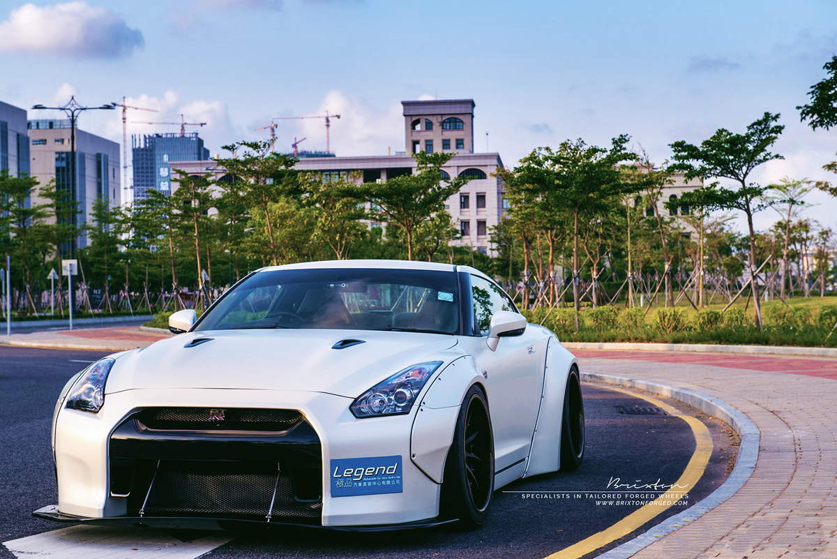 2016 Nissan GT-R photo