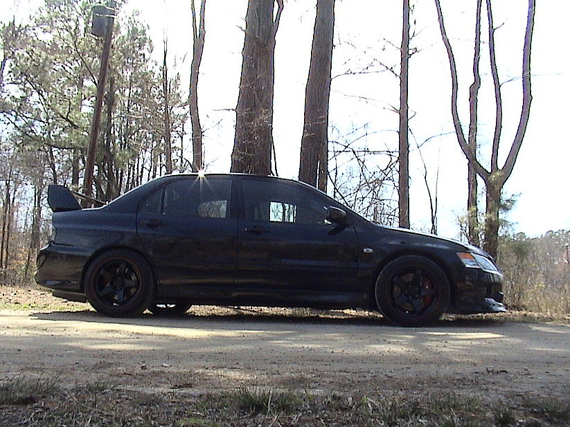 2005 Mitsubishi Lancer Evolution photo