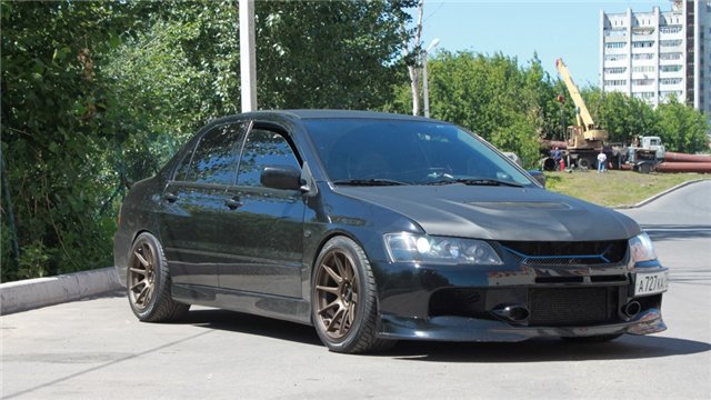 2004 Mitsubishi Lancer Evolution photo