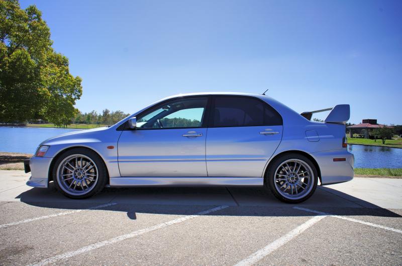 2004 Mitsubishi Lancer Evolution photo