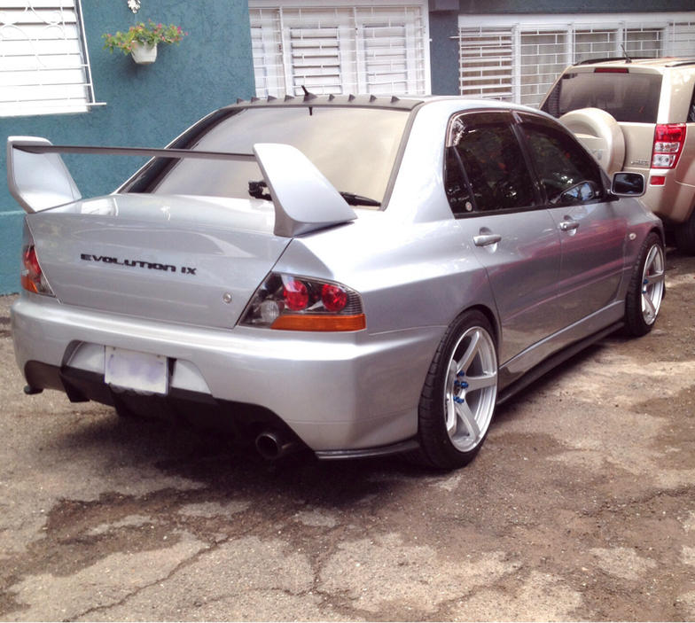 2006 Mitsubishi Lancer Evolution photo