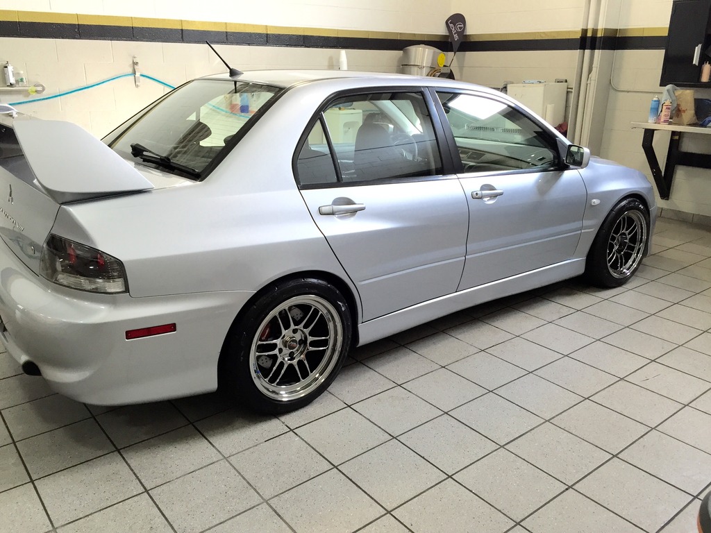 2005 Mitsubishi Lancer Evolution photo