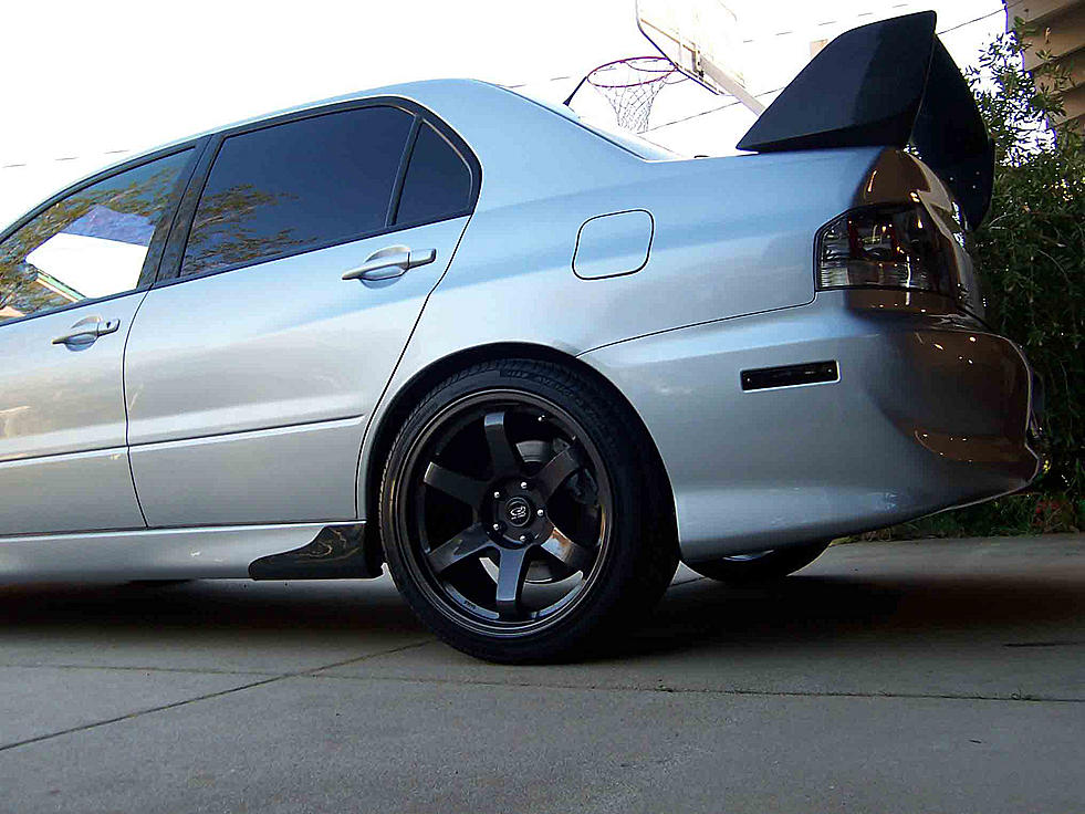 2004 Mitsubishi Lancer Evolution photo