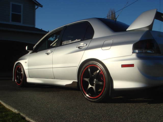 2005 Mitsubishi Lancer Evolution photo