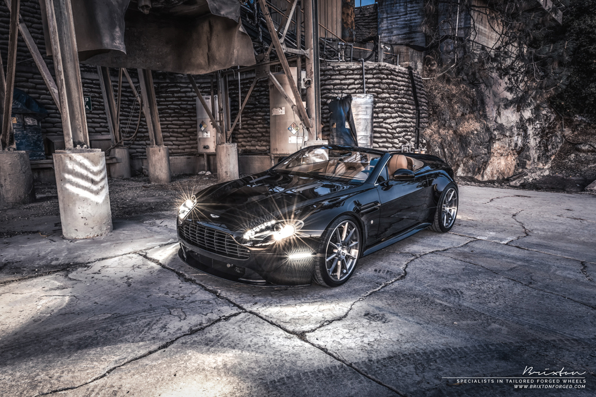 2016 Aston Martin V8 Vantage photo