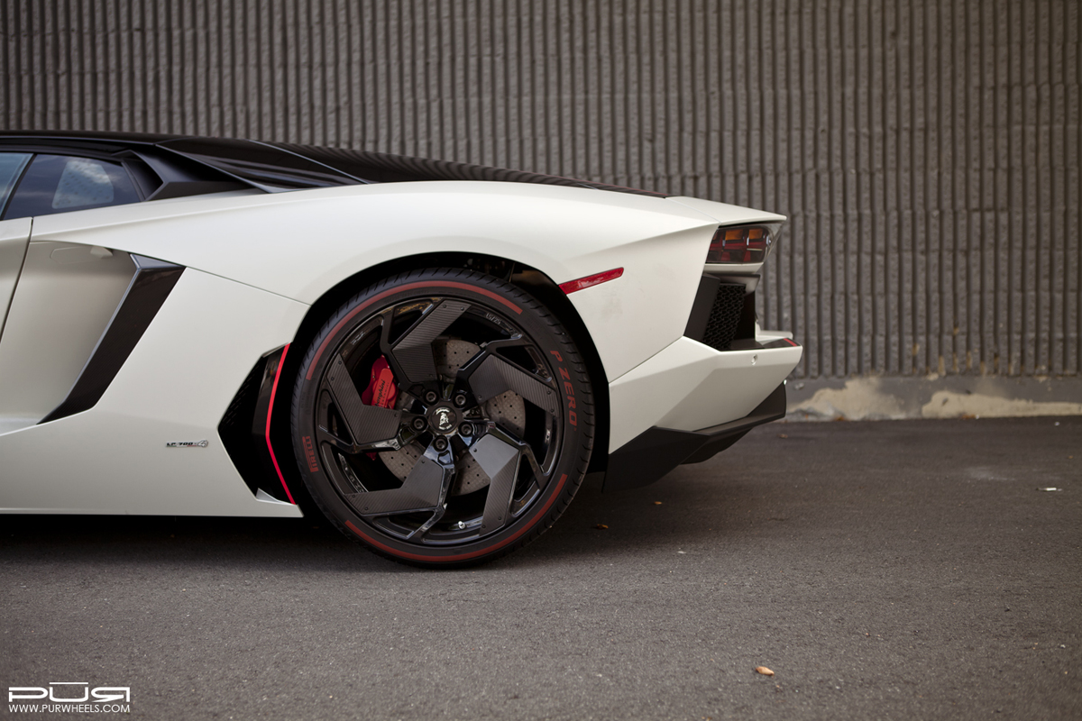 2016 Lamborghini Aventador photo