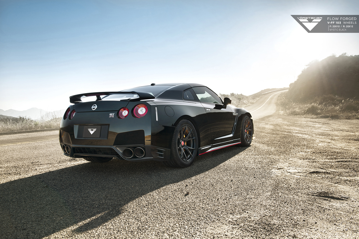 2016 Nissan GT-R photo