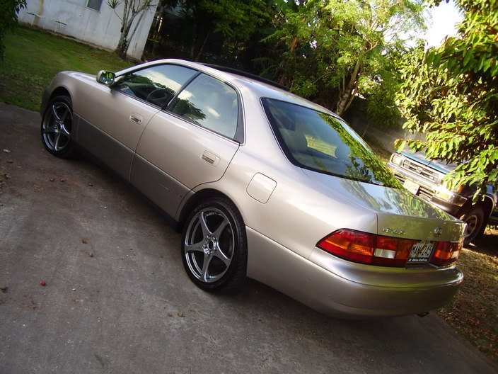 1999 Lexus ES 300 photo