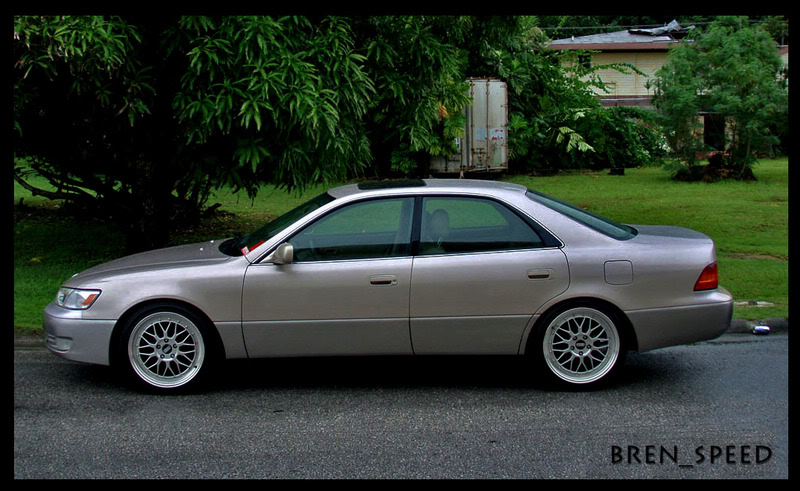 1999 Lexus ES 300 photo