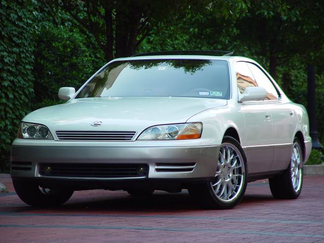 2000 Lexus ES 300 photo