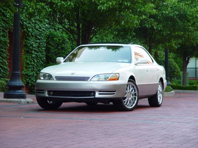 2000 Lexus ES 300 photo