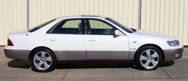 1999 Lexus ES 300 photo