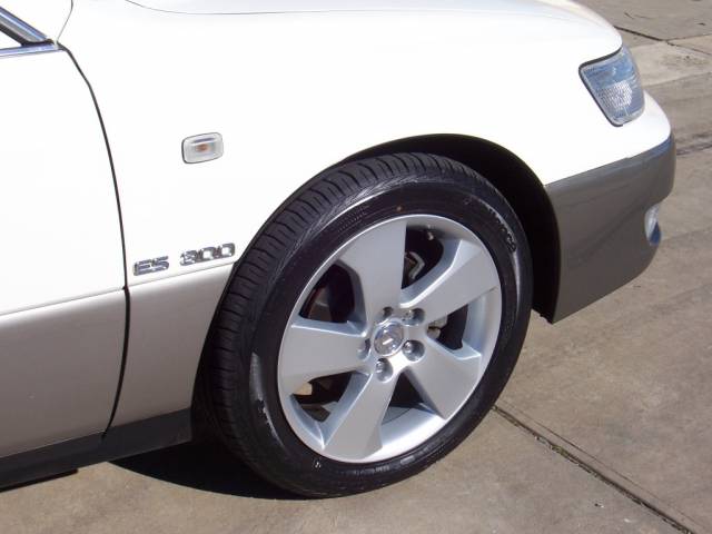 1999 Lexus ES 300 photo