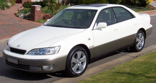 1999 Lexus ES 300 photo