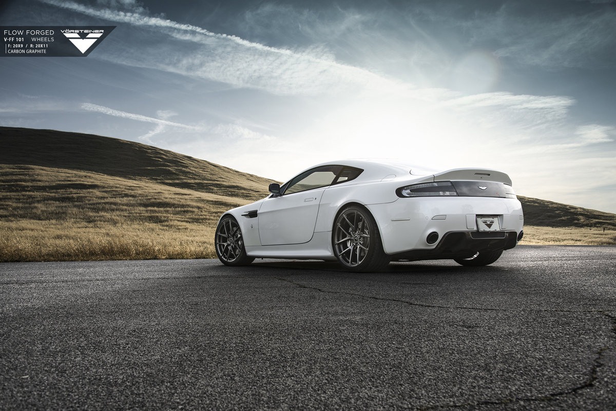 2015 Aston Martin V8 Vantage photo