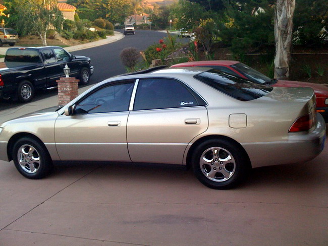 2000 Lexus ES 300 photo