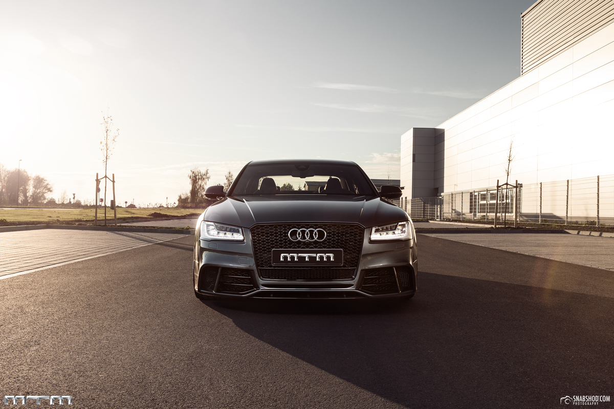 2016 Audi S8 photo