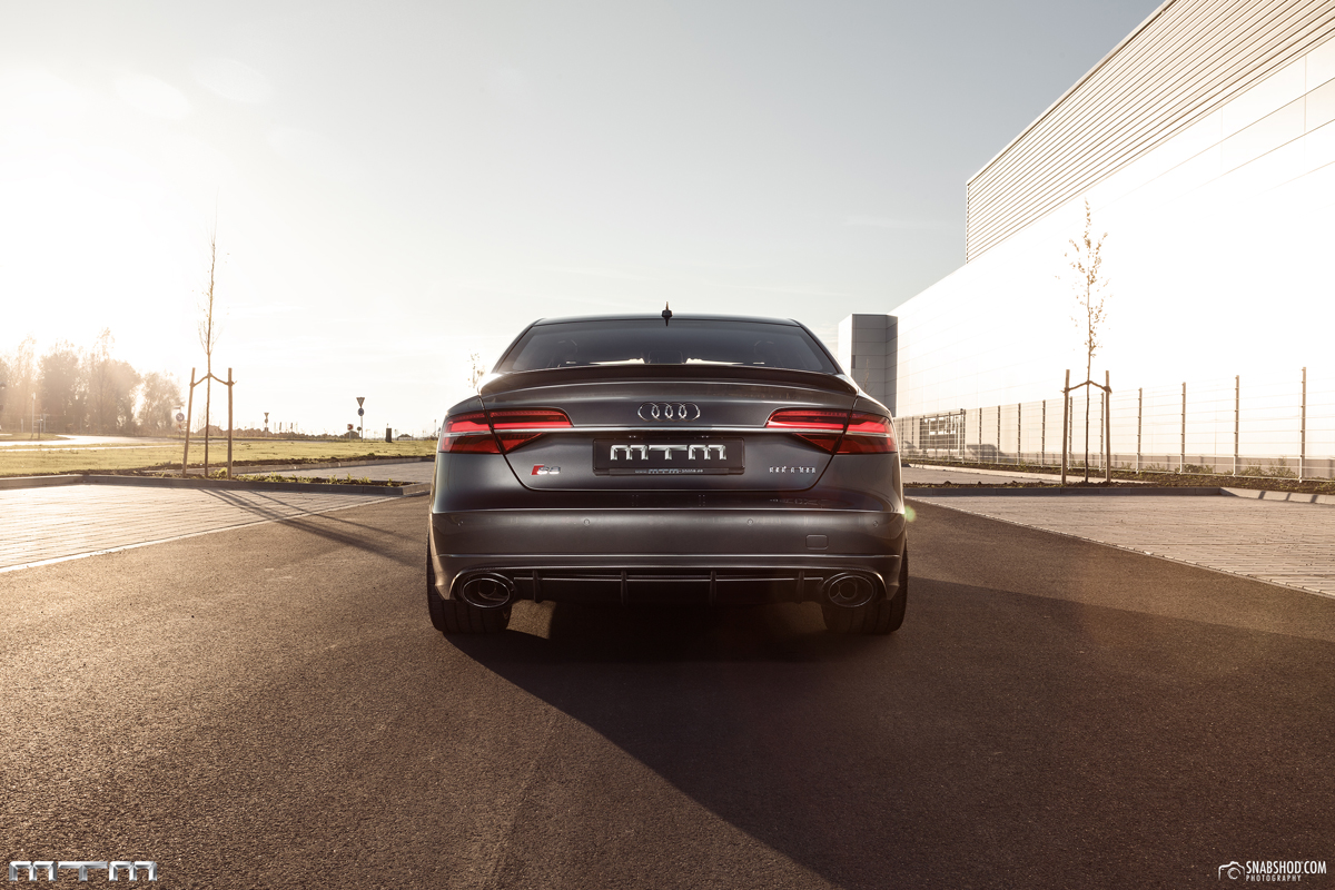 2016 Audi S8 photo