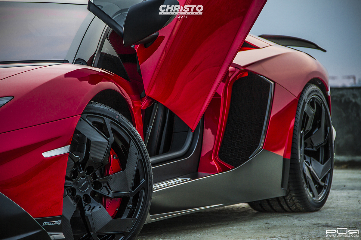 2015 Lamborghini Aventador photo