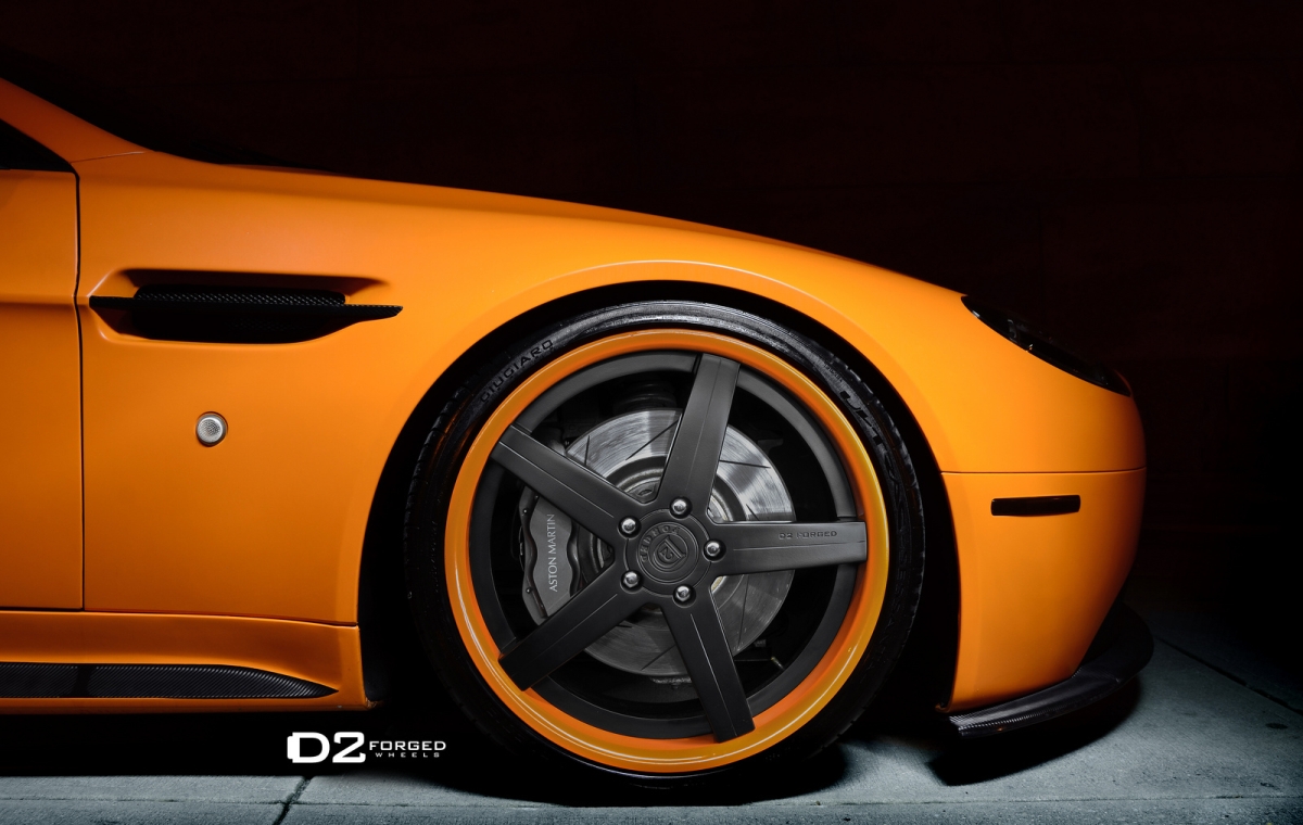 2016 Aston Martin V8 Vantage photo