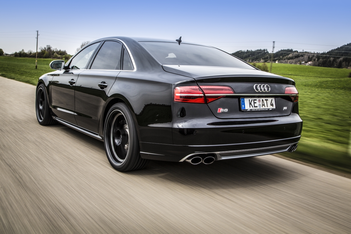 2016 Audi S8 photo