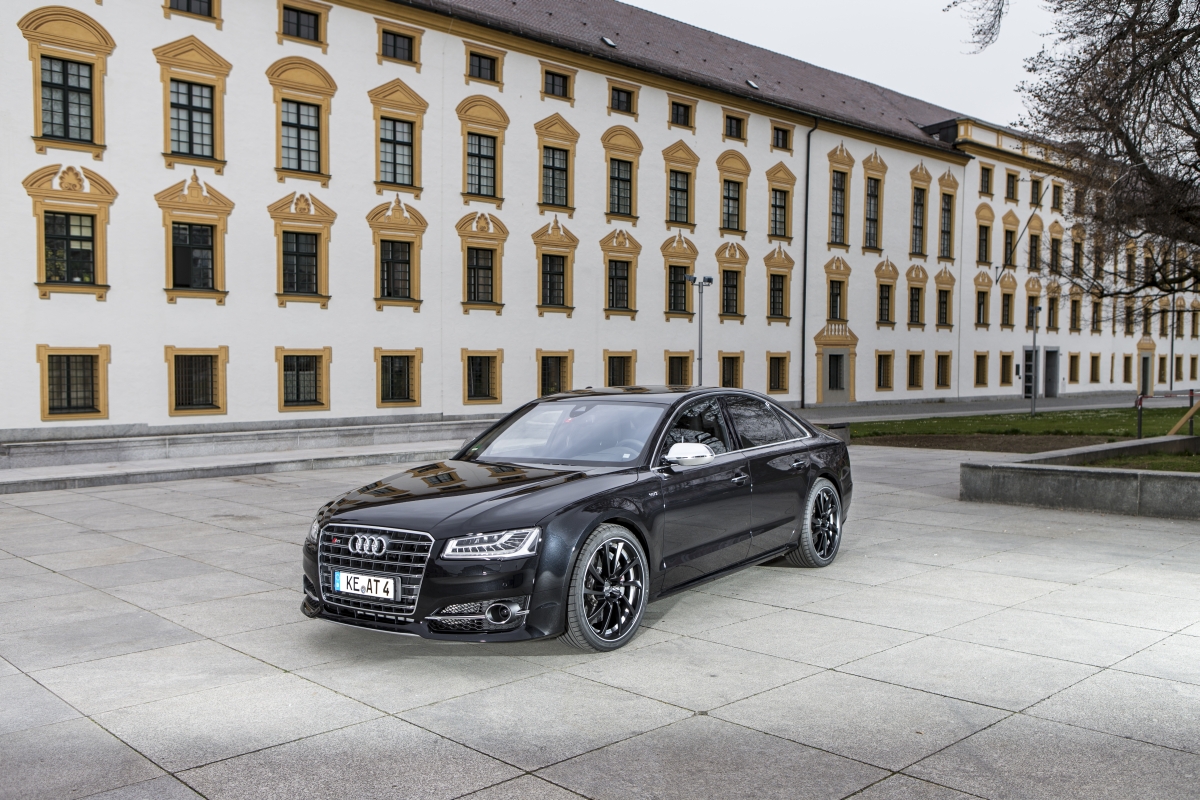 2016 Audi S8 photo