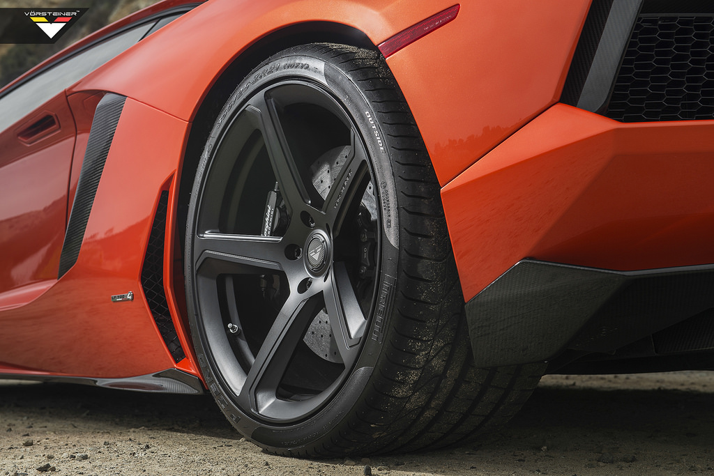 2015 Lamborghini Aventador photo