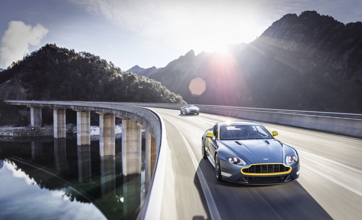 2016 Aston Martin Vantage GT photo