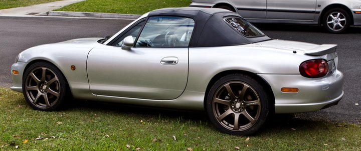 2004 Mazda MX-5 Miata photo