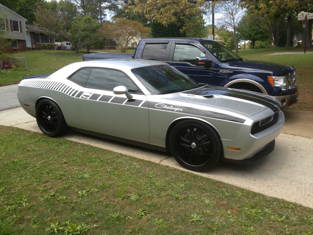 2011 Dodge Challenger photo